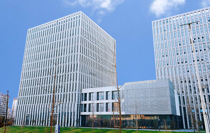 短视频账号拍摄剪辑外包与自建团队的成本效率对比分析